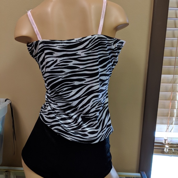 One Blond One Brunette zebra cami and short set‎ - Picture 3 of 4